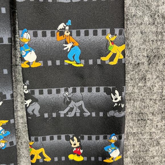 Disney Tie Mens 54" 3.75" Mickey Unlimited Donald Goofy Pluto Korea Polyester‎ - Picture 4 of 9